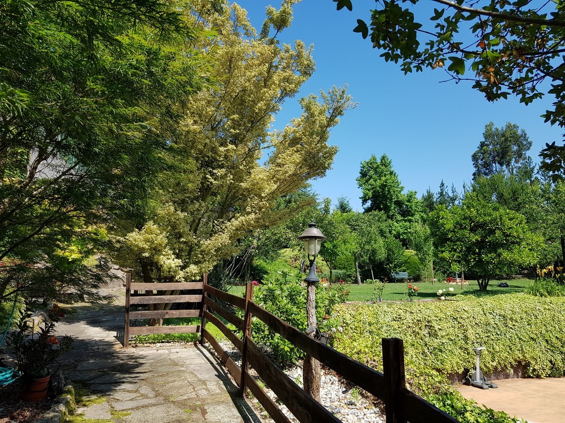 Vilanova de Arousa: Freistehende Villa mit Außenpool, umgeben von Gärten...