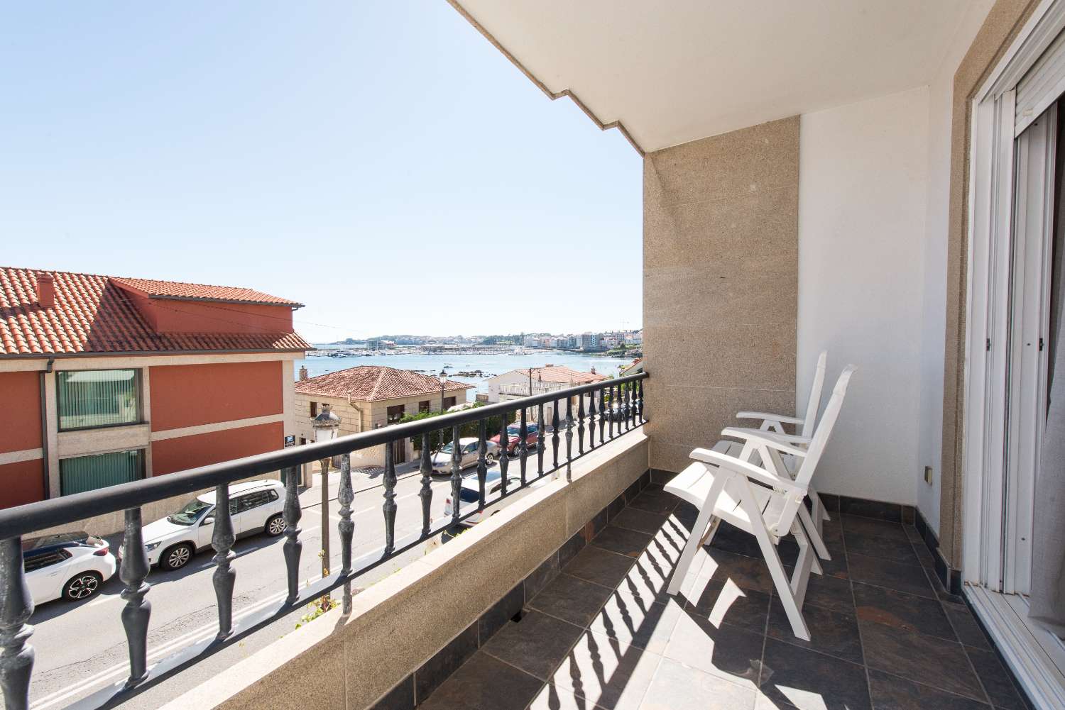 Sanxenxo: A7083: Piso con terraza a 50 mts. del mar...