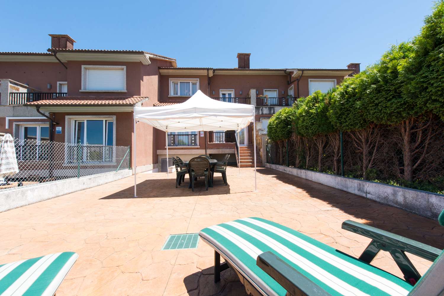 Sanxenxo: A7177: Villalonga, Rouxique: Semi-detached villa in urbanization with swimming pool, gardens, sea views...