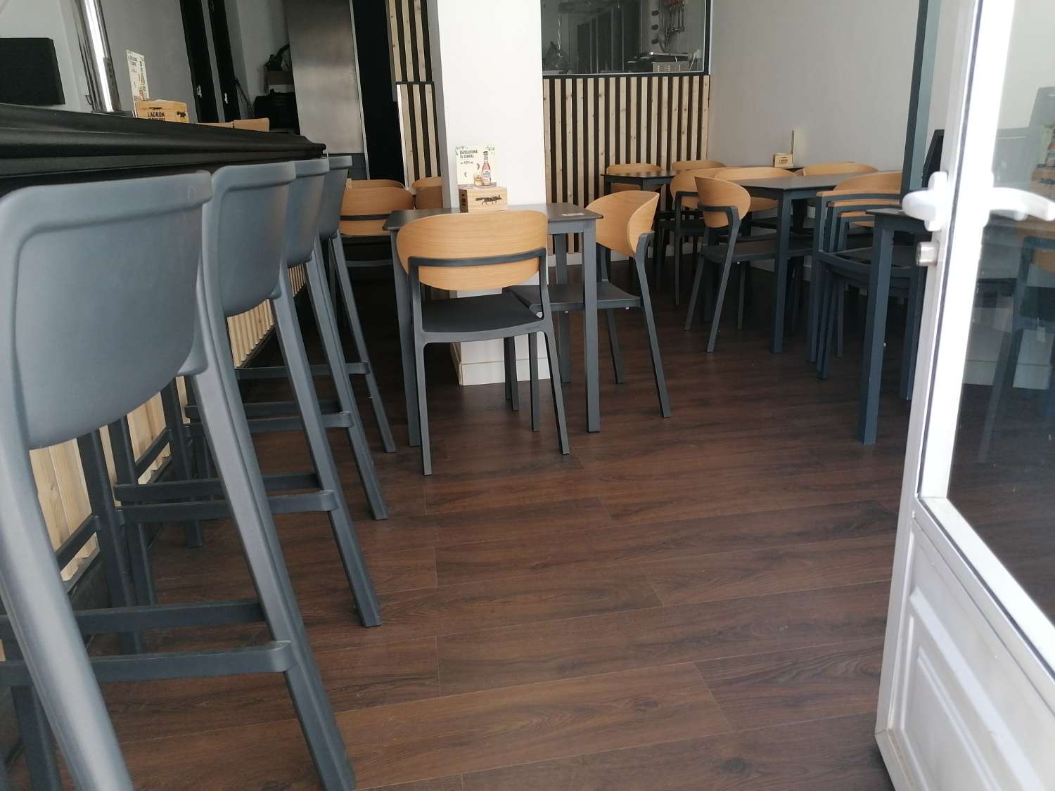 Sanxenxo: A7178: Municipio: Caffetteria-Ristorante, completamente attrezzata accanto al Municipio...