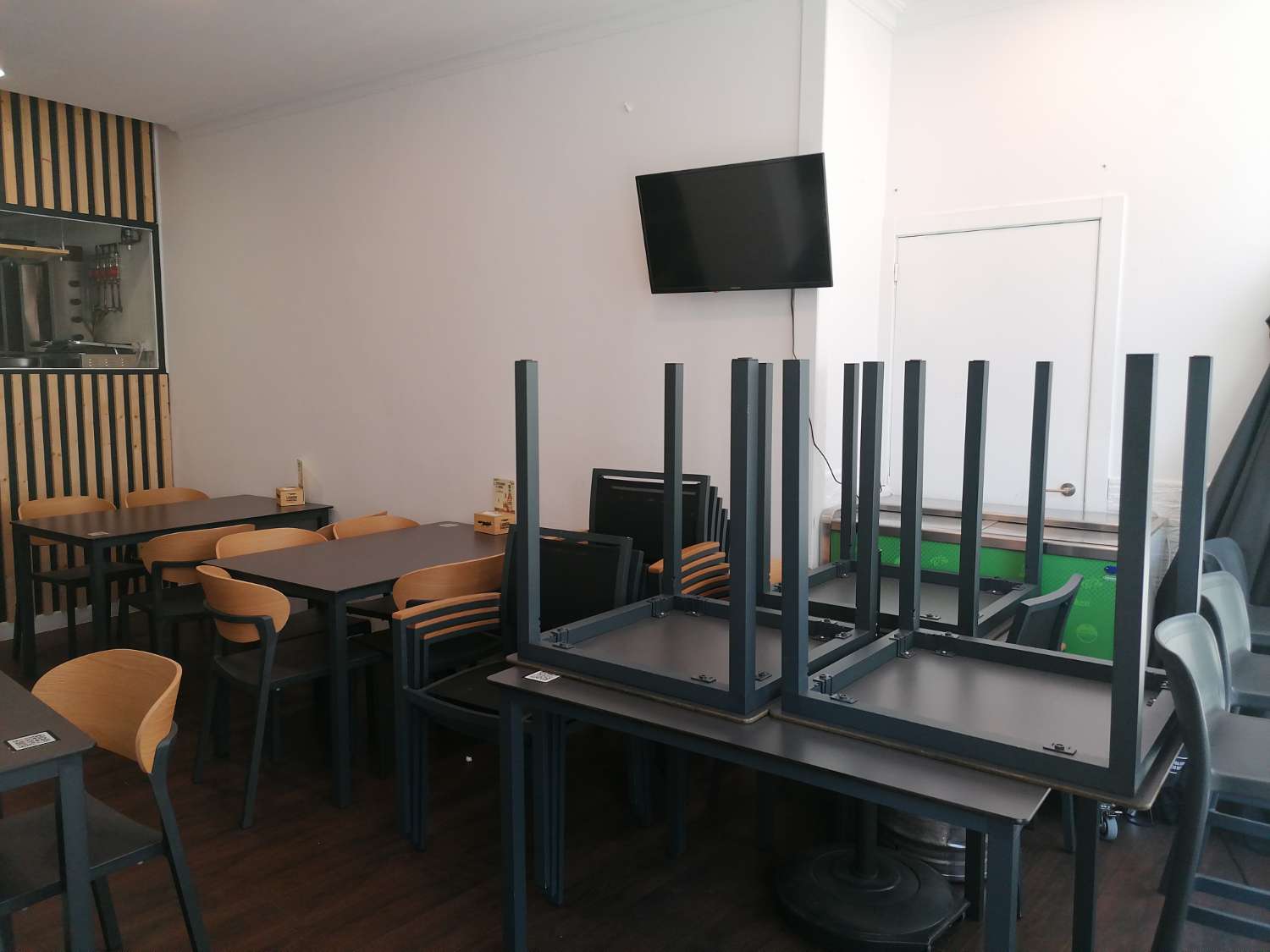 Sanxenxo: A7178: Town Hall: Cafeteria-Restaurant, fully equipped next to the Town Hall...