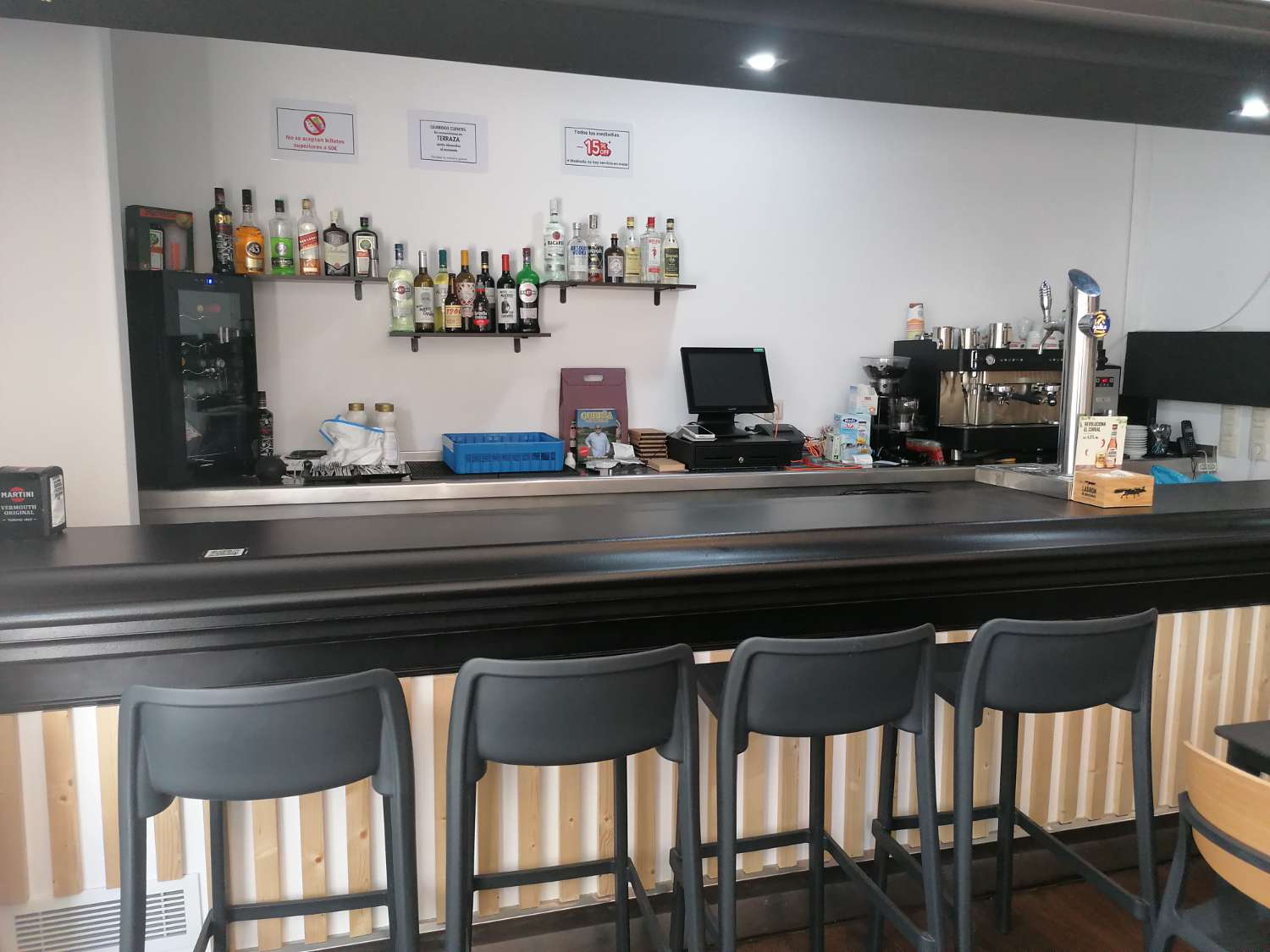 Sanxenxo: A7178: Ayuntamiento: Cafeteria-Restaurante, totalmente equipada al lado Ayuntamiento...