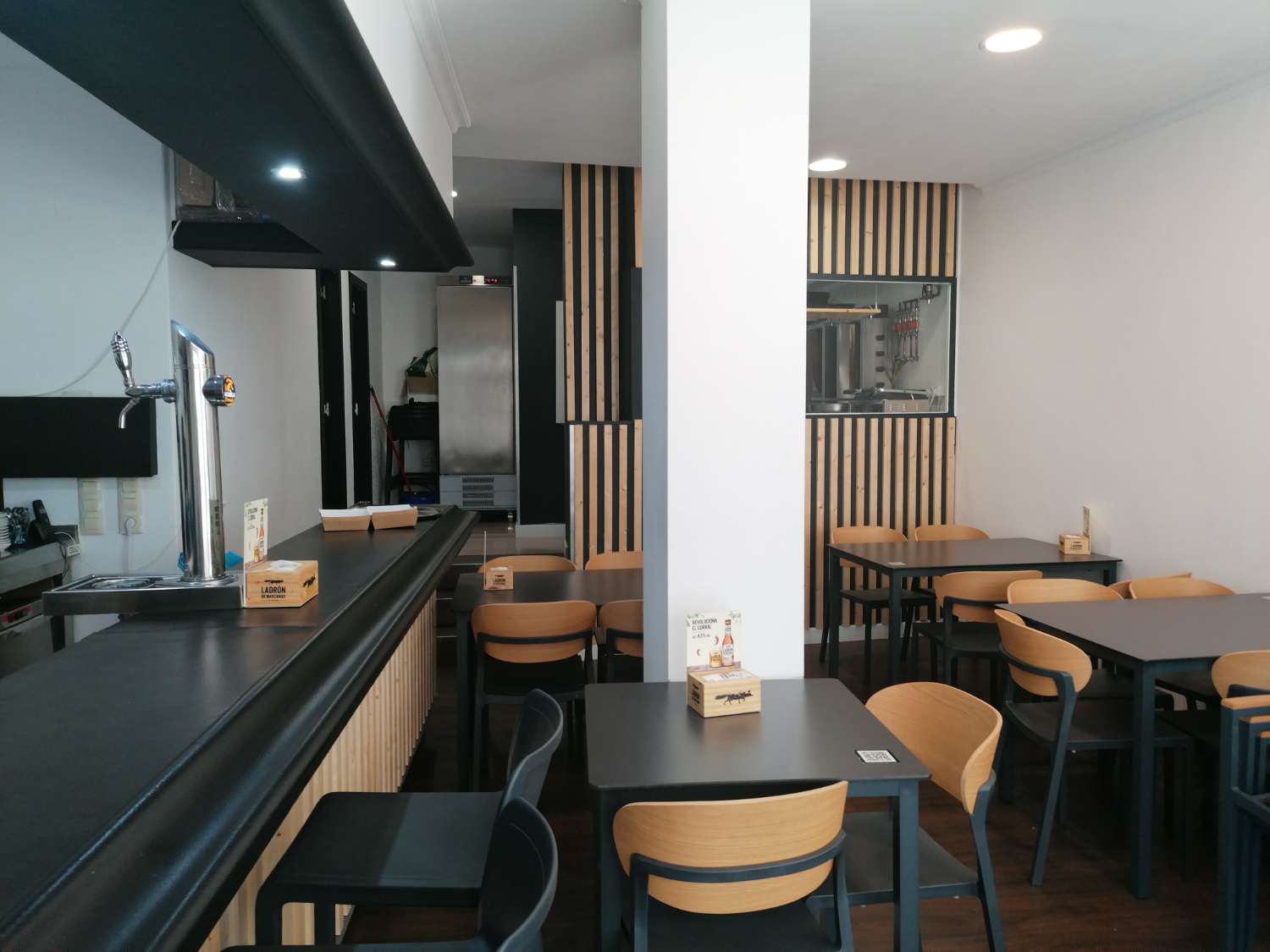 Sanxenxo: A7178: Ayuntamiento: Cafeteria-Restaurante, totalmente equipada al lado Ayuntamiento...