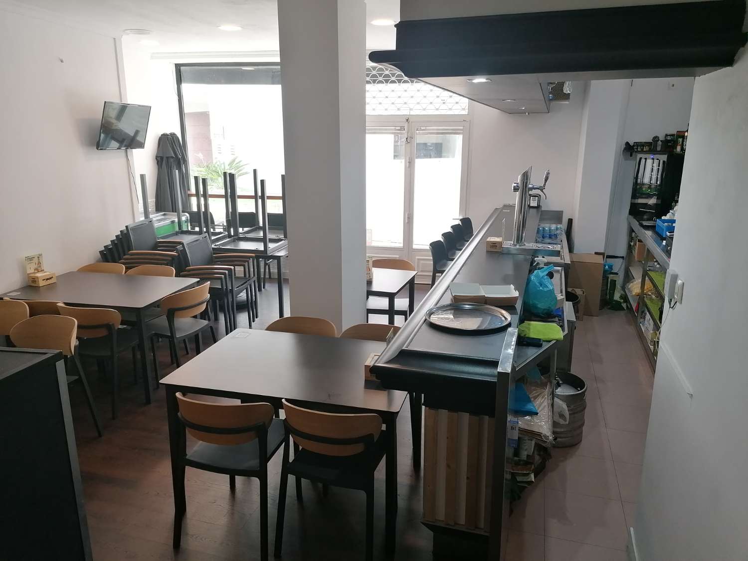 Sanxenxo: A7178: Ayuntamiento: Cafeteria-Restaurante, totalmente equipada al lado Ayuntamiento...