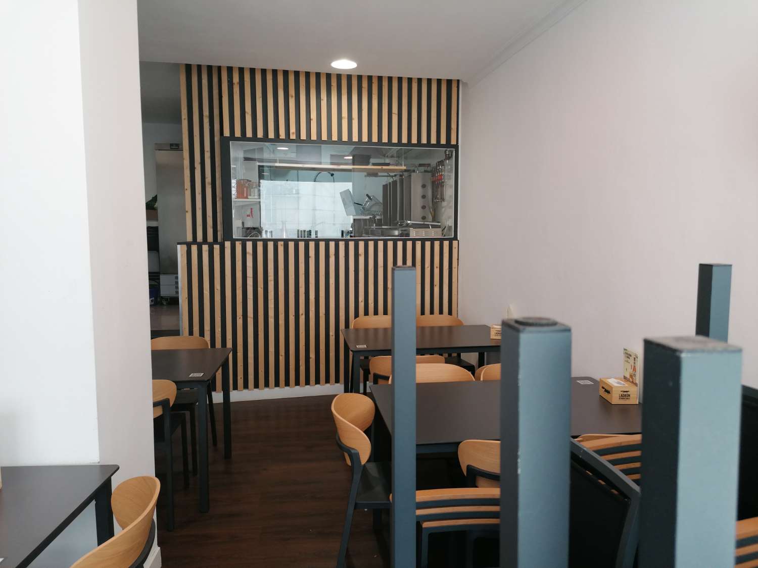 Sanxenxo: A7178: Ayuntamiento: Cafeteria-Restaurante, totalmente equipada al lado Ayuntamiento...