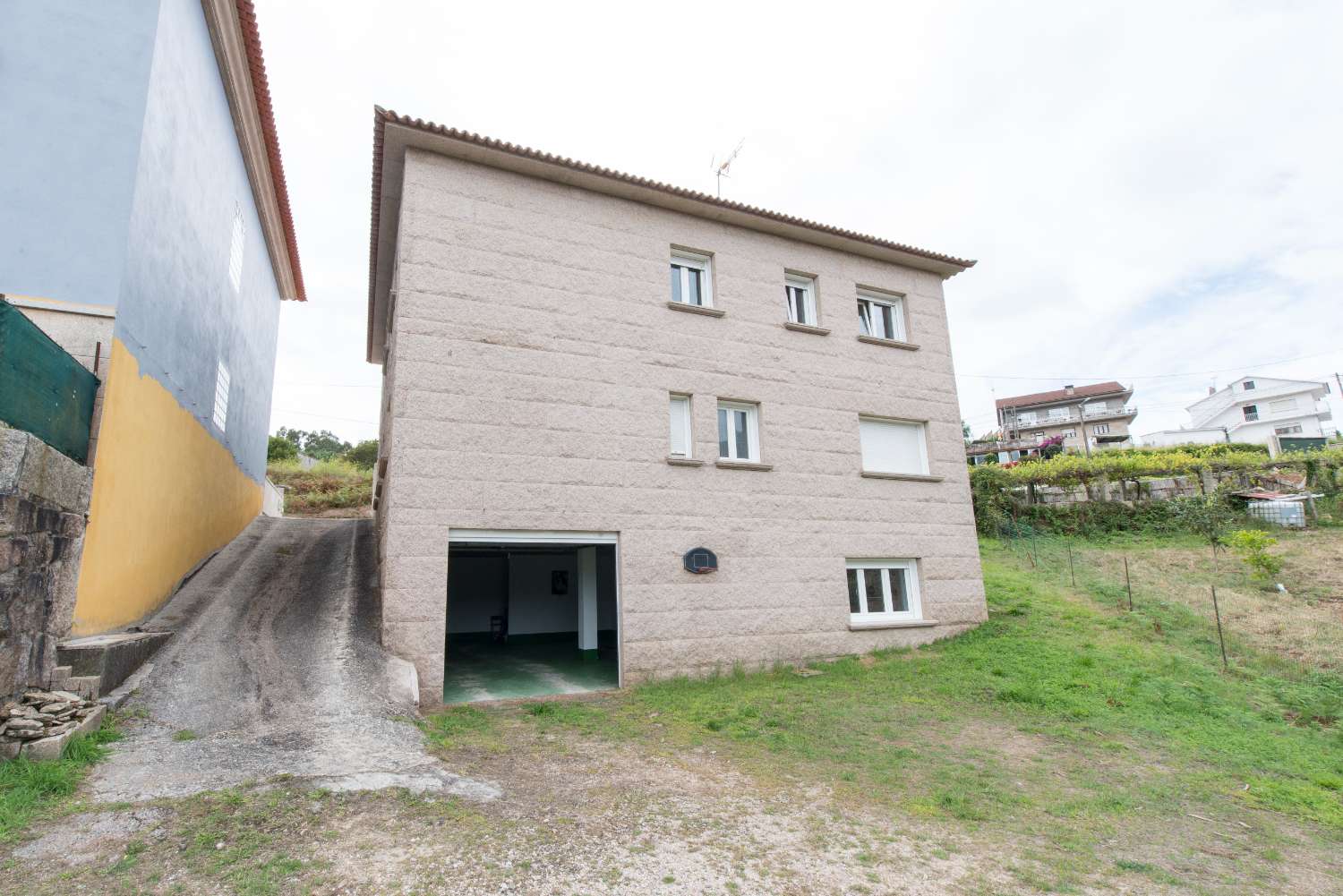 São Vicente do Grove: Reboredo, magnifica casa costruita in pietra, individuale....