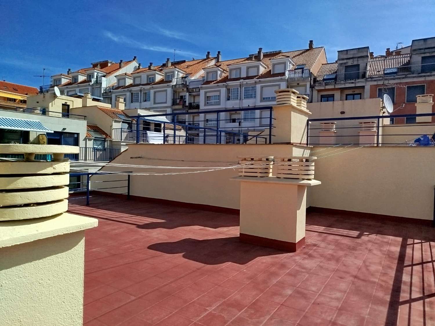 Sanxenxo: flat for rent for school year only