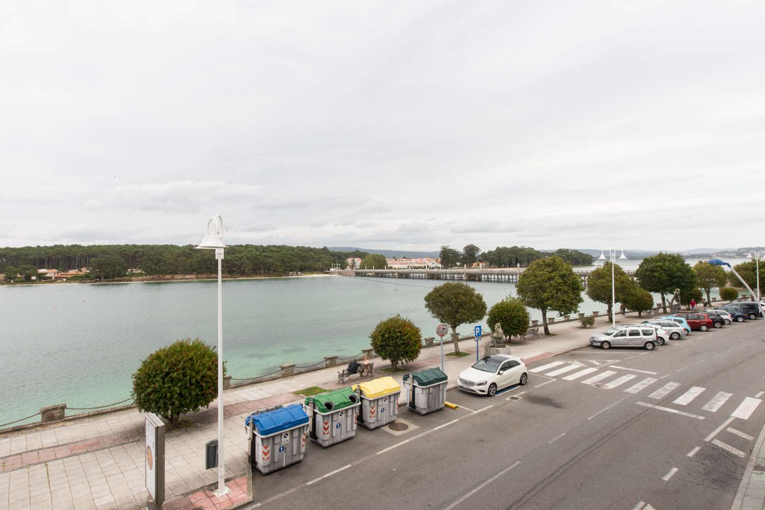 O Grove: first line of the sea, in front of Isla de La Toja