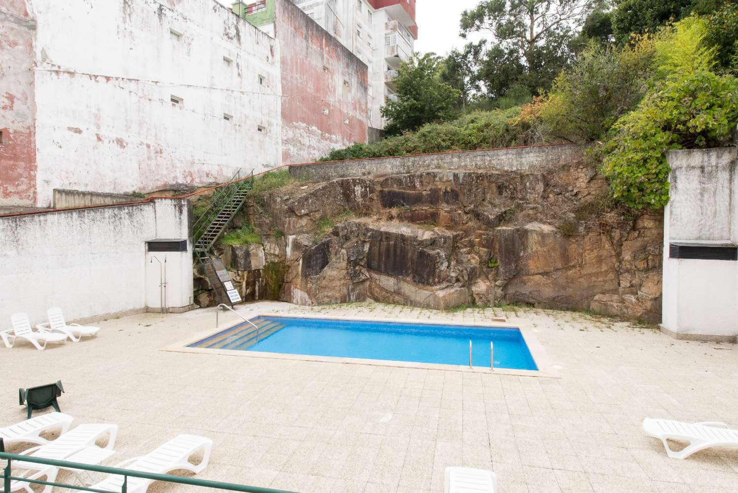 O Grove: Lejlighed med terrasse, swimmingpool på strandpromenaden... Smuk udsigt