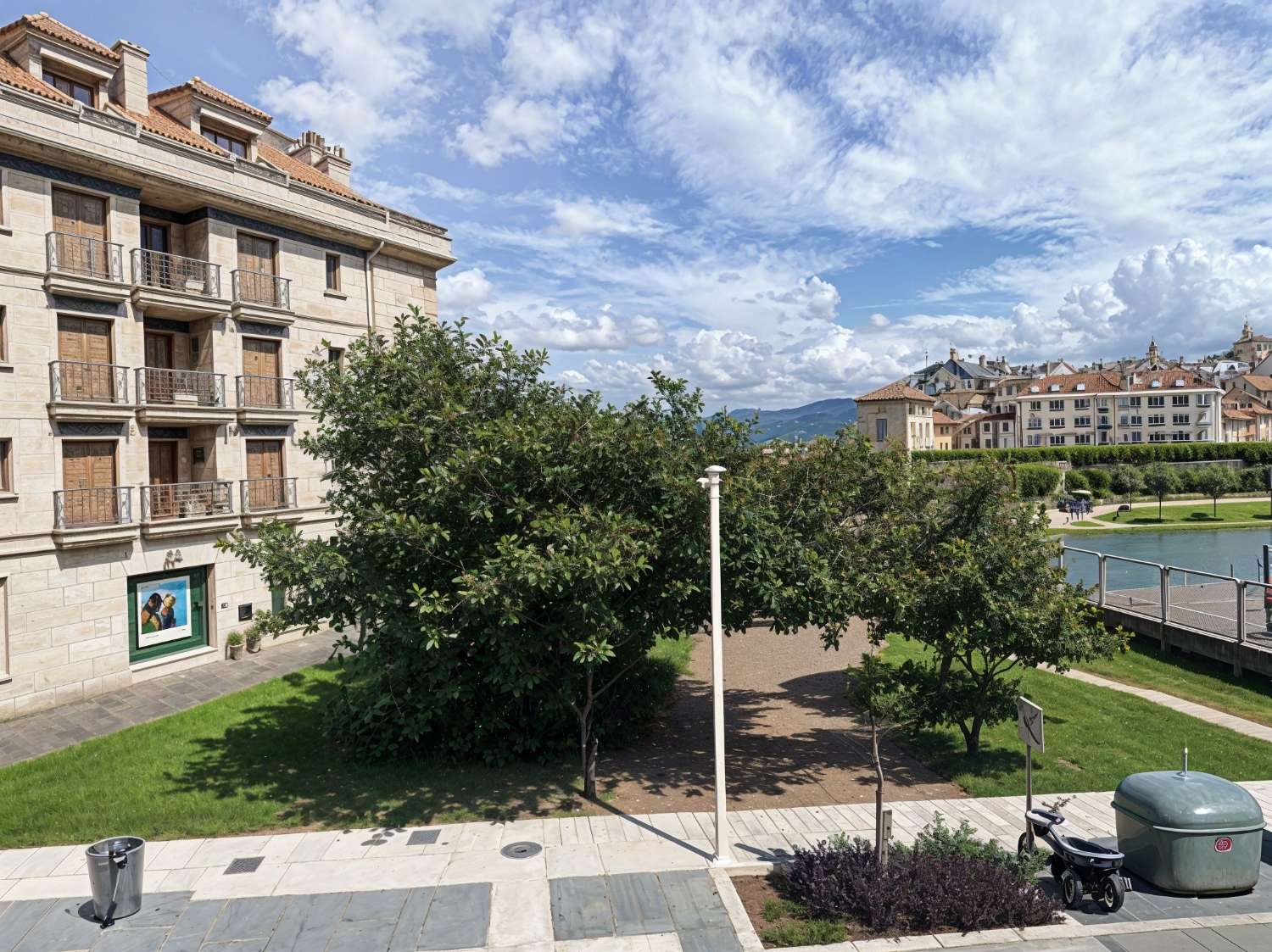 Portonovo: piso con balcon, situado a escasos 20 mts. del mar...