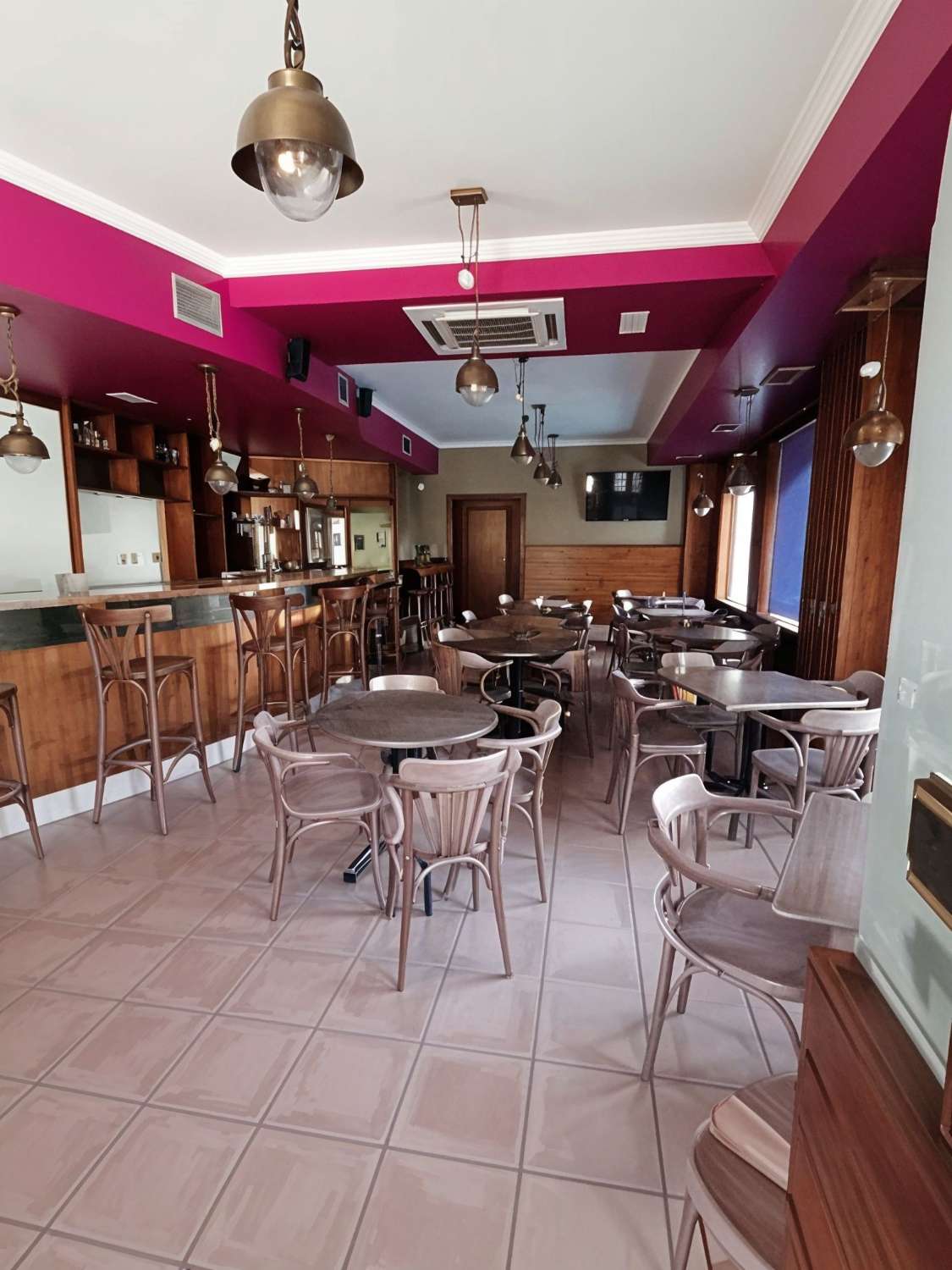 Sanxenxo: We sell commercial premises installed: Restaurant.