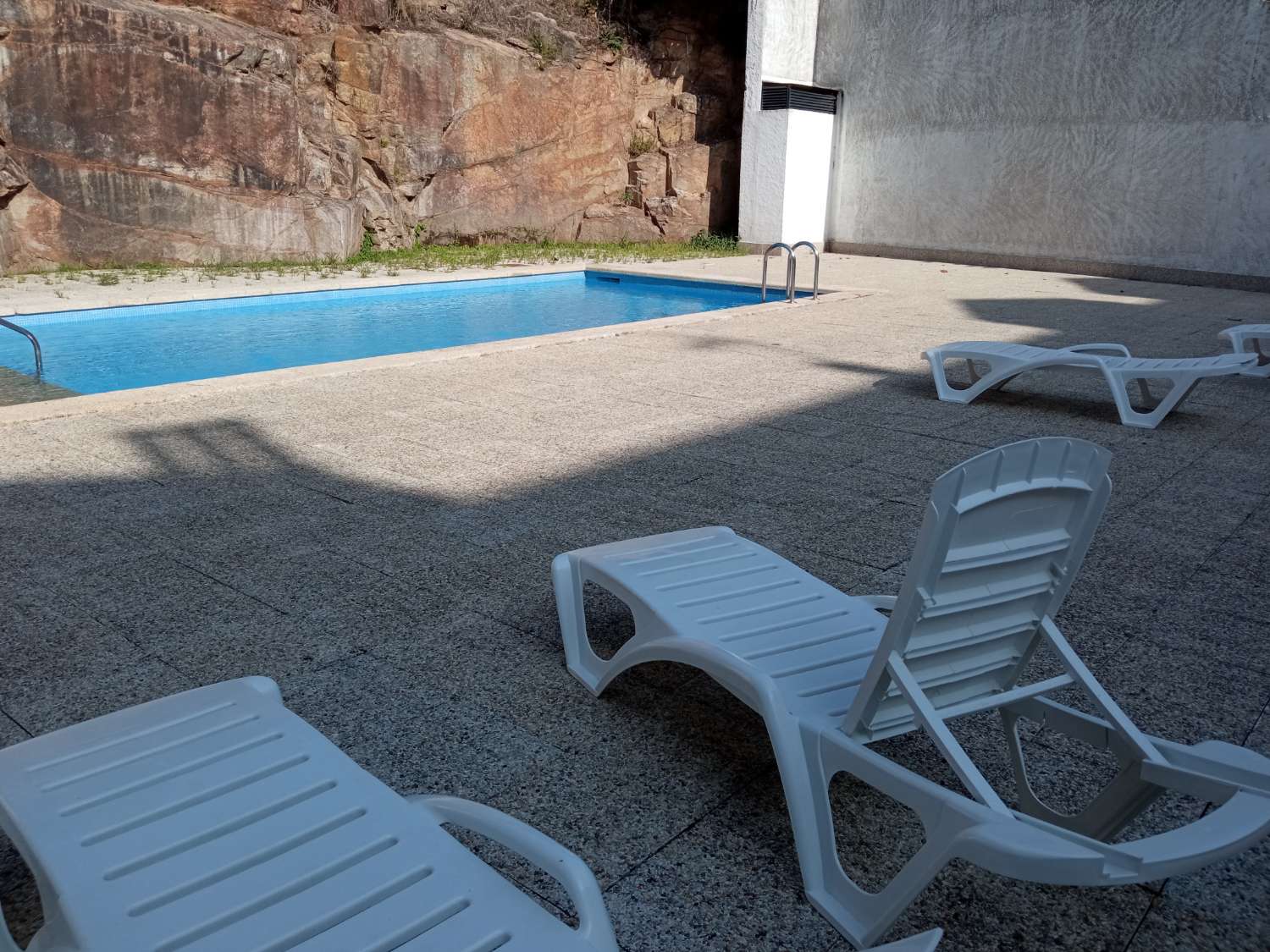 O Grove: Venta en Exclusiva: Piso con terraza, piscina comunitaria, primera linea de mar...