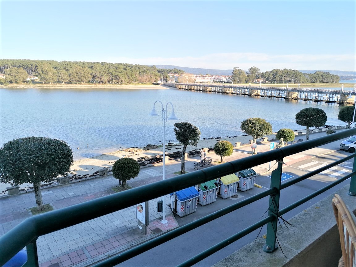 O Grove: Apartment mit Terrasse, Gemeinschaftspool, Strand direkt am Meer...