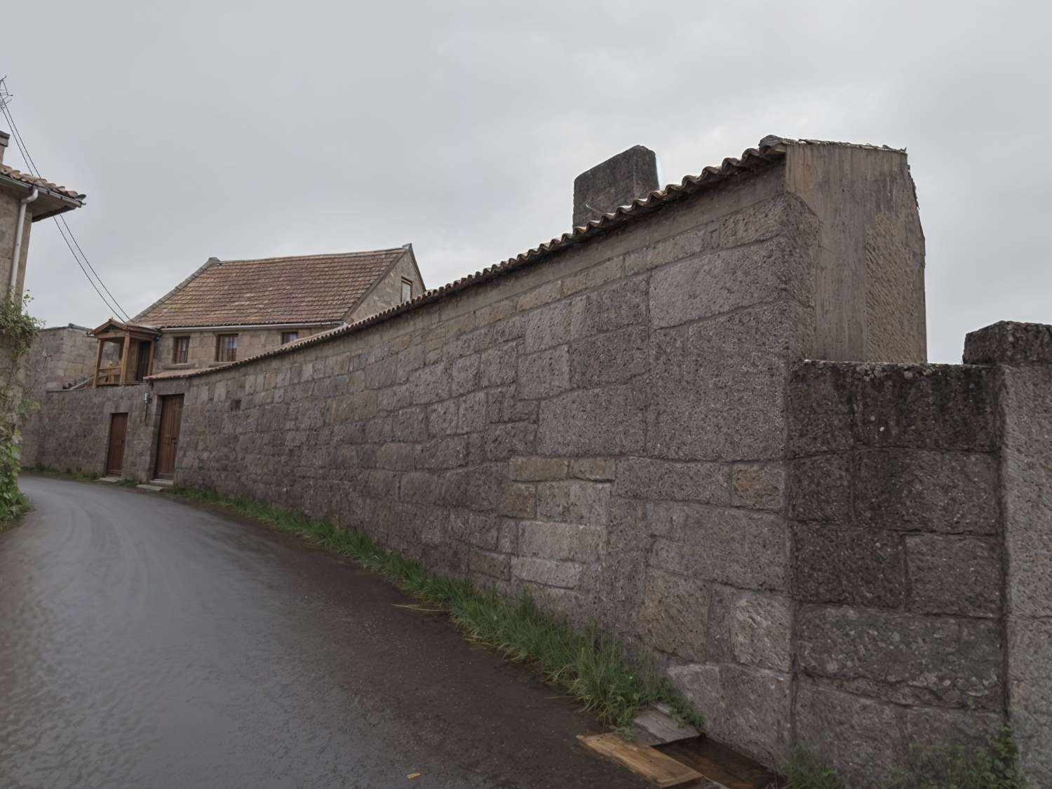 Meaño: storslået landsbyhus, bygget i sten, med en gård omgivet af en mur...